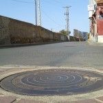 Una tapa de alcantarillado ilicitana en el barrio de Santiago el Mayor Camino de la Fuensanta Santiago el Mayor Murcia