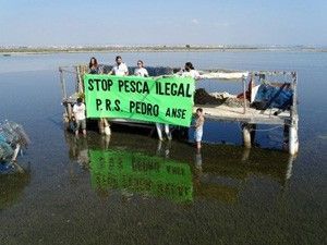 Pesca San Pedro del Pinatar Pescadores furtivos en La Encañizada del Mar Menor