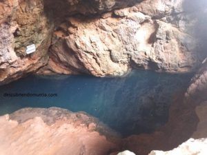 Cueva del agua Isla Plana Cartagena 300x225 Isla Plana y la cueva del agua. Una de las más peligrosas de España.